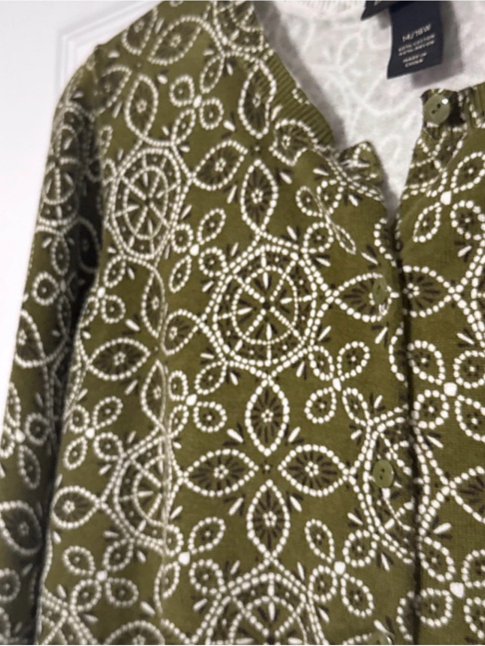 Lane Bryant crewneck button-front olive green cardigan sweater. Size US 14/16W - Picture 2 of 8
